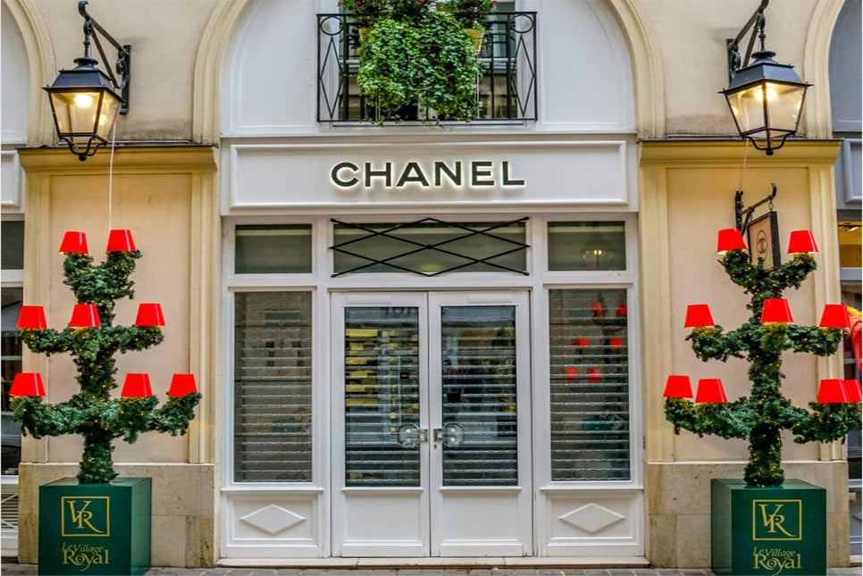 FASHION BRAND CHANEL SHOP FRONT DOORS