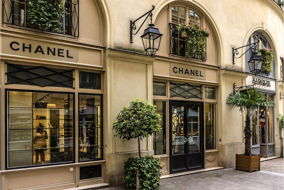 FASHION BRAND CHANEL SHOP FRONT DOORS