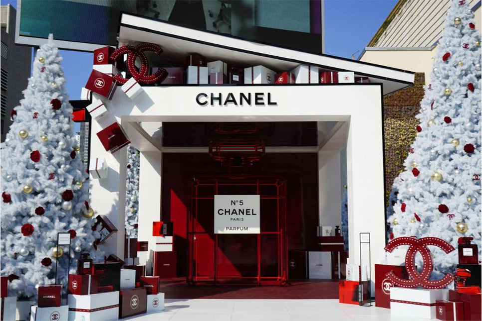 FASHION BRAND CHANEL SHOP FRONT DOORS